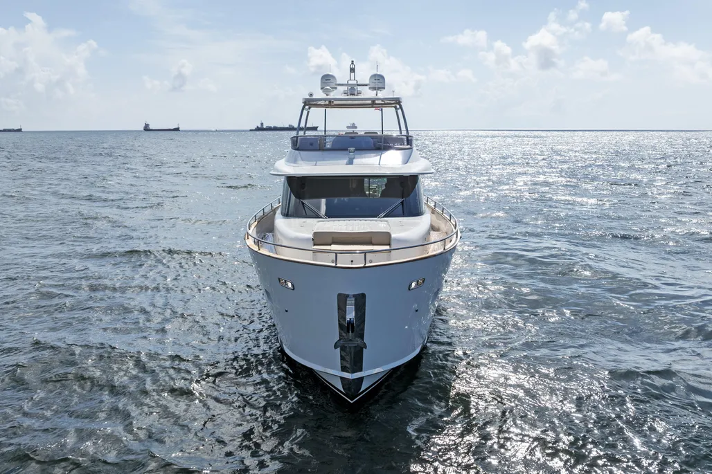 Yacht Photo 10
